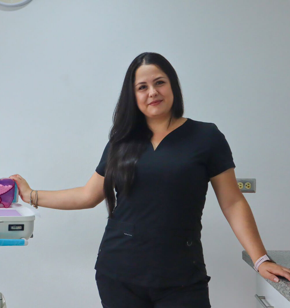 Dra. Michelle Leiva Sanchez - Odontologa General en Centro Medico Tres Rios